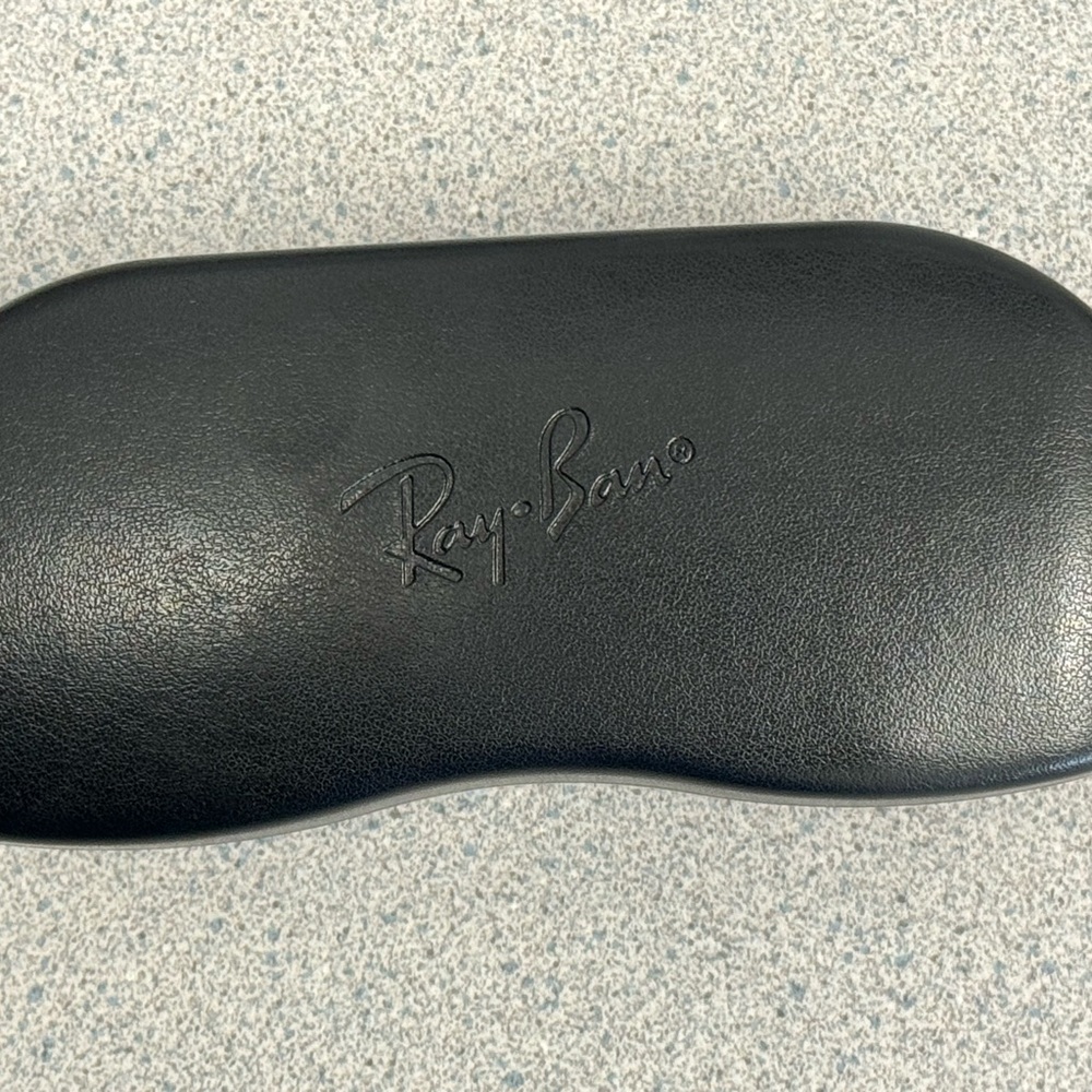 Ray Bay Black Hard Eyeglass Case & Cleaning Cloth/ UNISEX